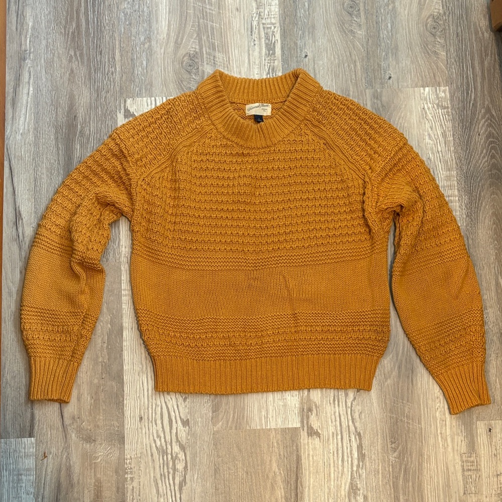 Universal Thread Mustard Crew Neck Sweater
